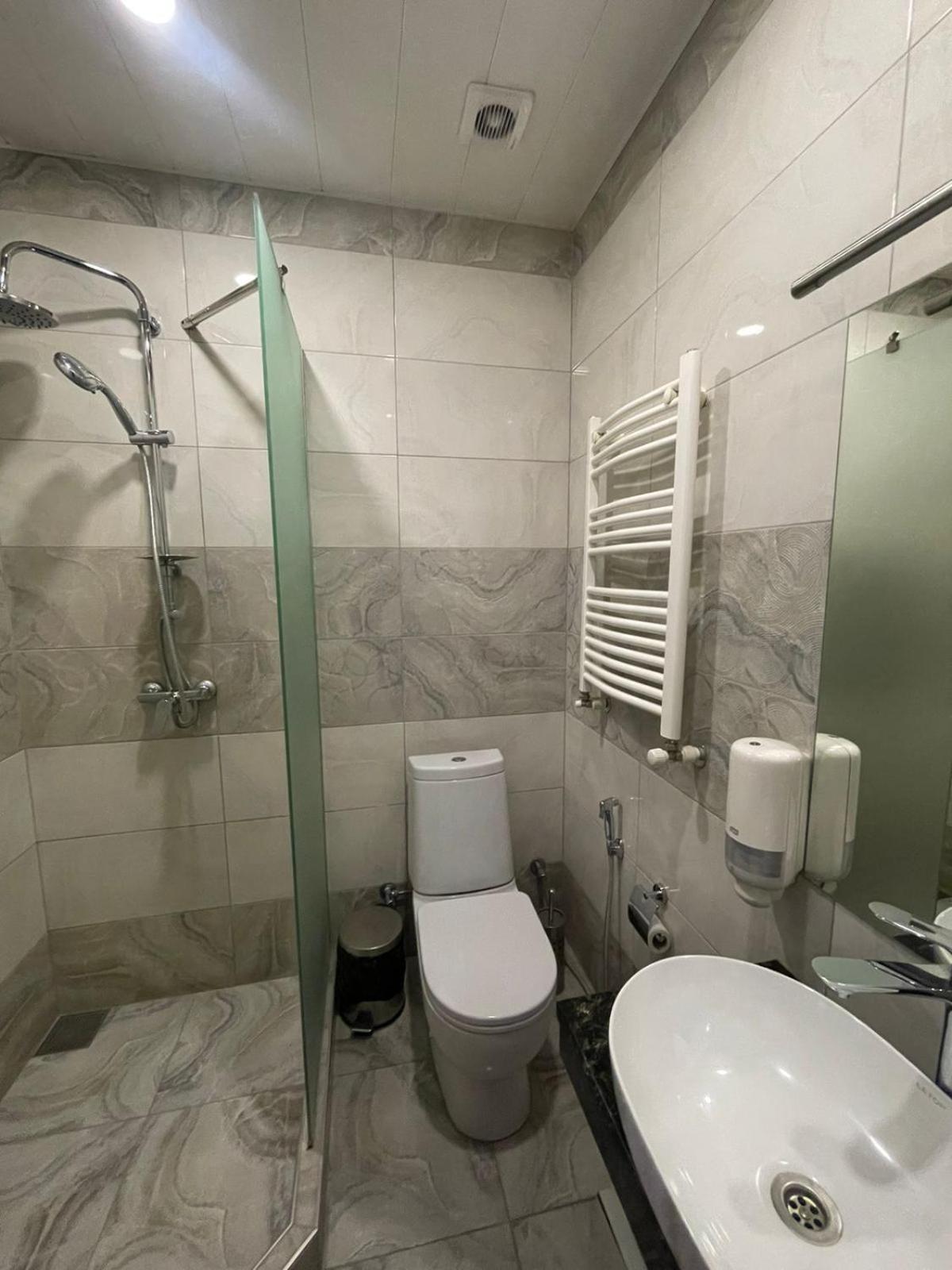4Room Hotel エレバン エクステリア 写真