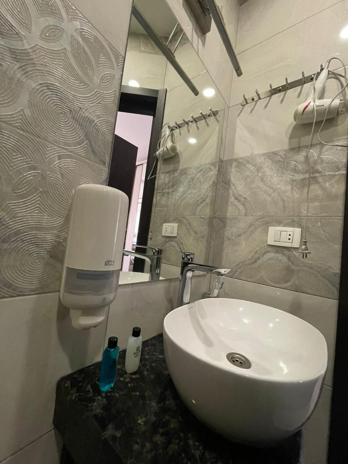 4Room Hotel エレバン エクステリア 写真