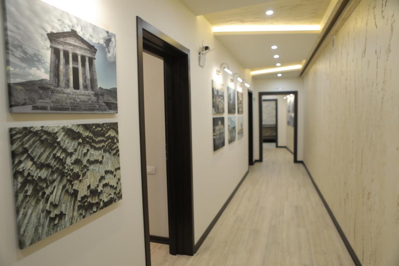 4Room Hotel エレバン エクステリア 写真