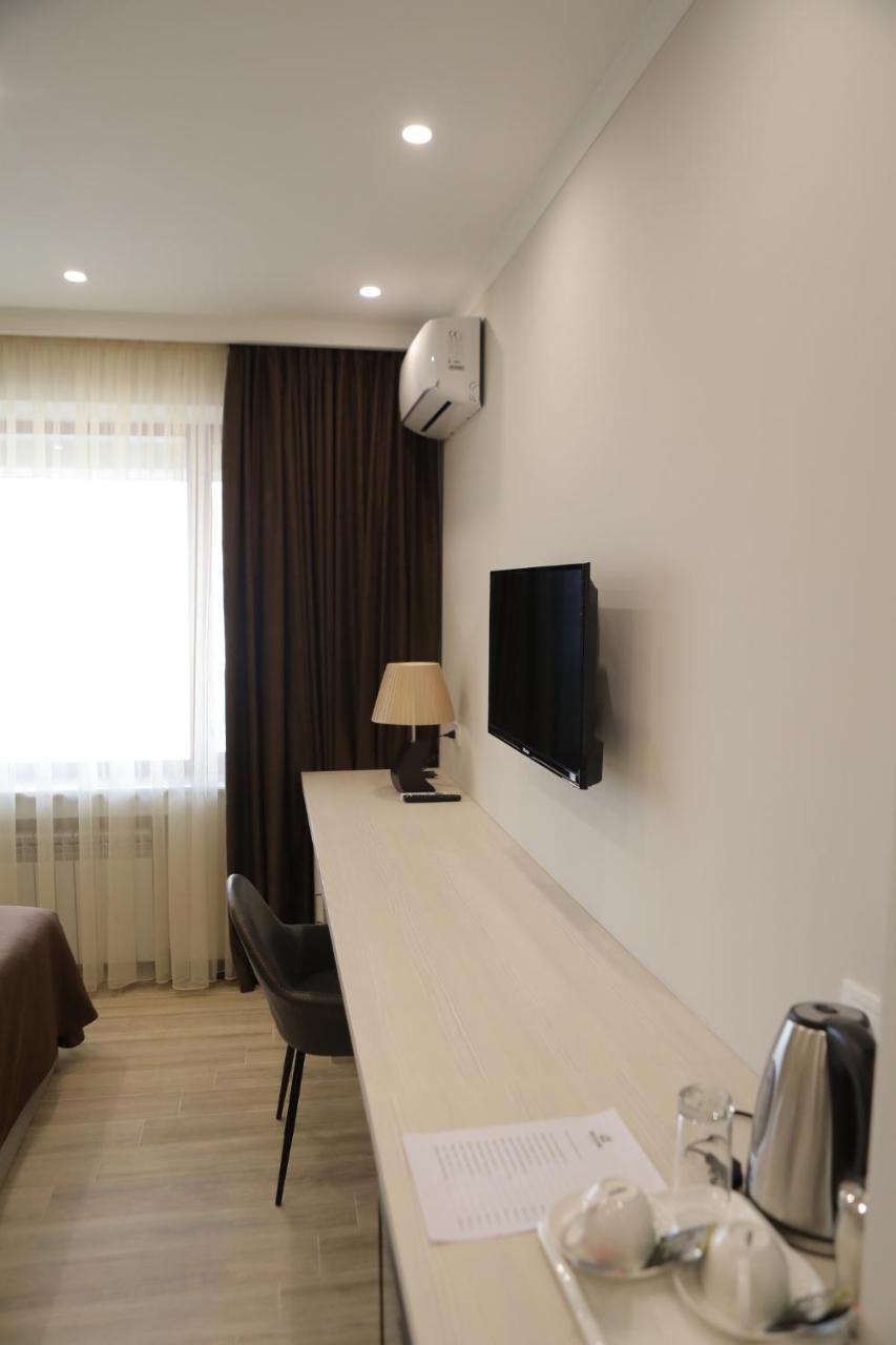 4Room Hotel エレバン エクステリア 写真