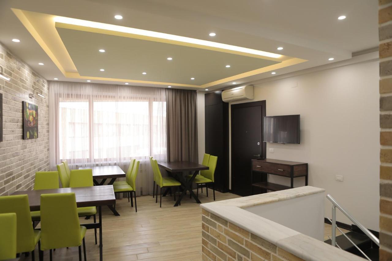 4Room Hotel エレバン エクステリア 写真