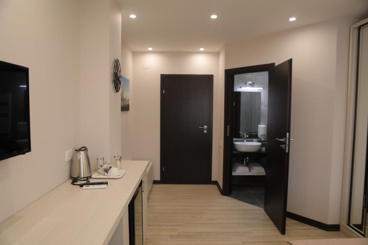 4Room Hotel エレバン エクステリア 写真